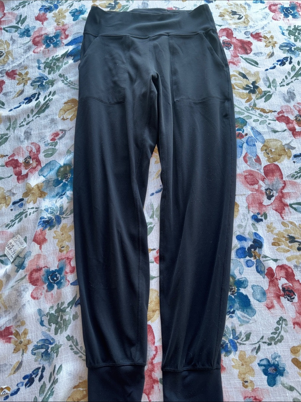 Lululemon Align Jogger *28"
Black